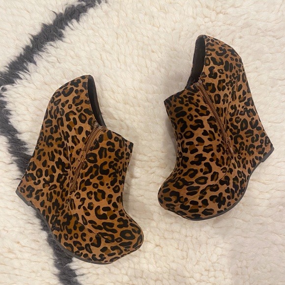 Breckelles Shoes - Leopard Print Ankle Bootie